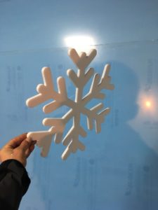 Коледна декорация - обемна снежинка от стиропор
