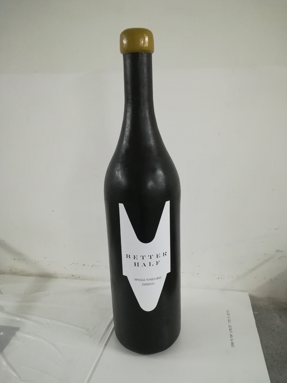 Обемна бутилка вино от стиропор