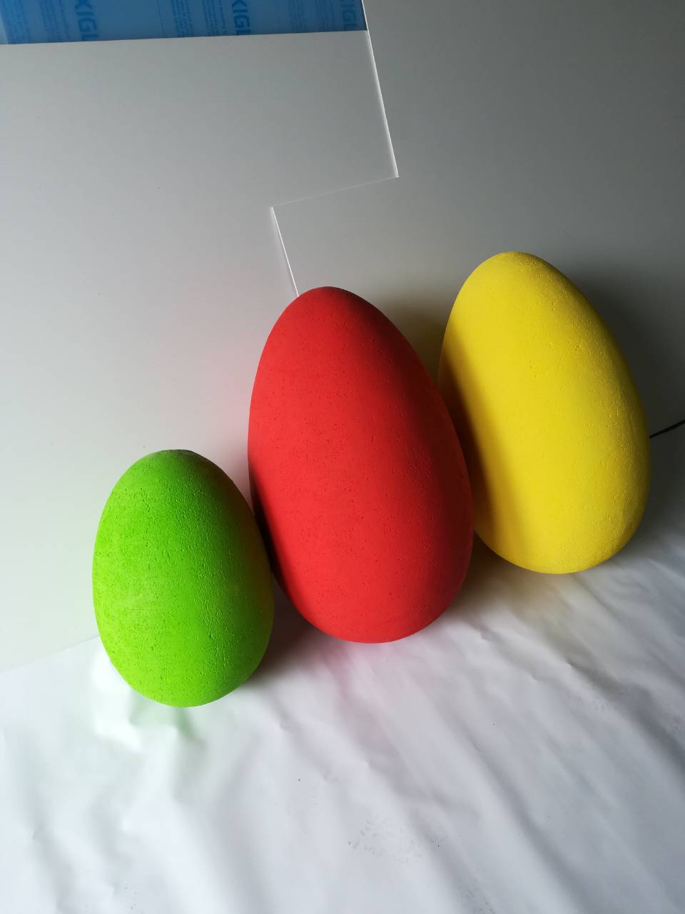 Обемни цветни яйца от стиропор